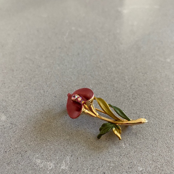 Calla Lily Brooch - Picture 4 of 5